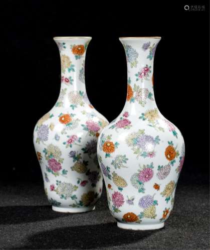 PAIR OF CHINESE QING DYNASTY FAMILLE ROSE MILLIFLO