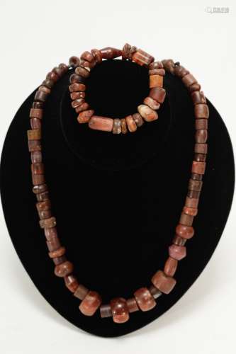 A Set of Ancient Agate Bead Necklace & Bracelet