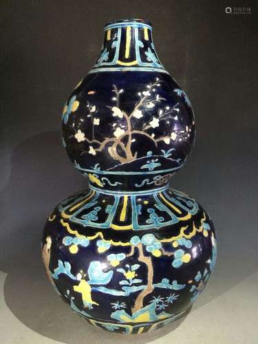 Chinese Enamel Gourd Shape Porcelain Vase