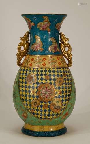 Chinese Famille Rose/Enameled Porcelain Vase