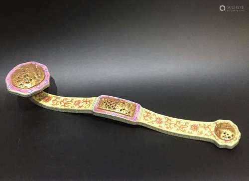 Chinese Famille Rose w/ Gilt Tracery Porcelain Ruy