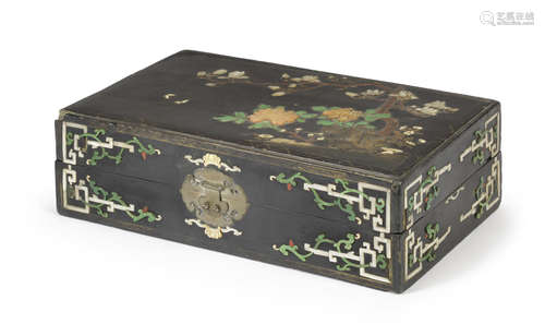 A hardstone-inlaid lacquered box and cover