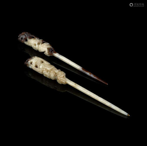 A pair of cream and brown mottled jade hairpins