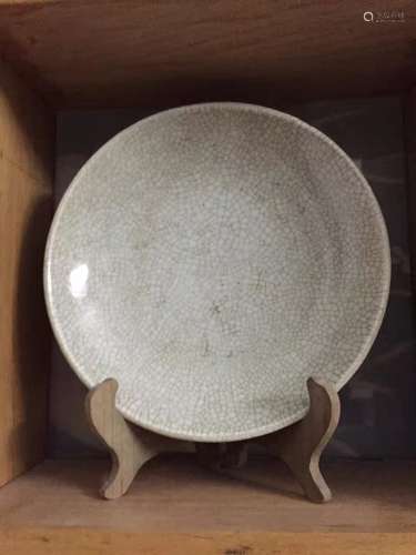 Antique Chinese Ge Style Plate