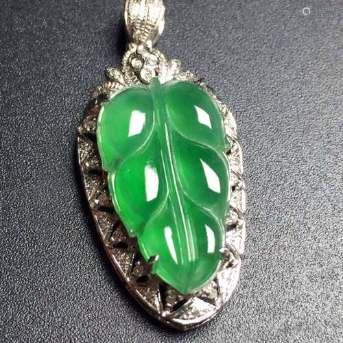 18K Gold Diamond Green Jadeite Leave Pendant