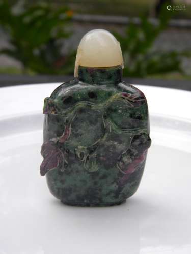 Antique Chinese Green Agate Snuff Bottle White Jade Top