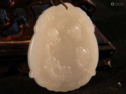 ANTIQUE CHINESE WHITE NEPHRITE JADE FISH AND LOTUS