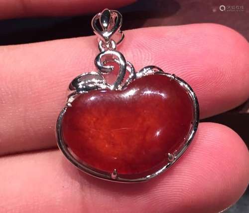 18K Gold Red Jadeite Heart Shape Pendant