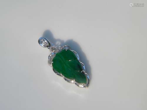 18K Gold Diamond Natural Green Jadeite Pendant