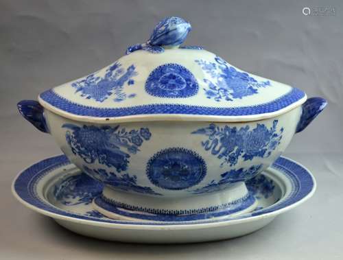 Large Chinese Export B&W Soup Tureen with Cover