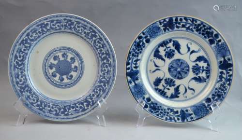 2 Pieces of Chinese Export Blue and White Plates