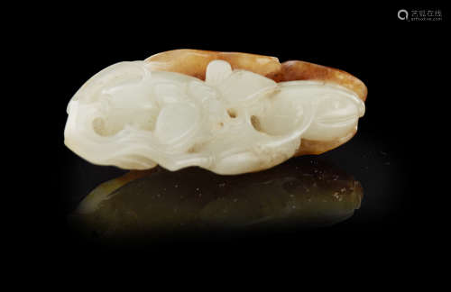 PALE CELADON AND RUSSET JADE PENDANT QING DYNASTY, 19TH CENTURY