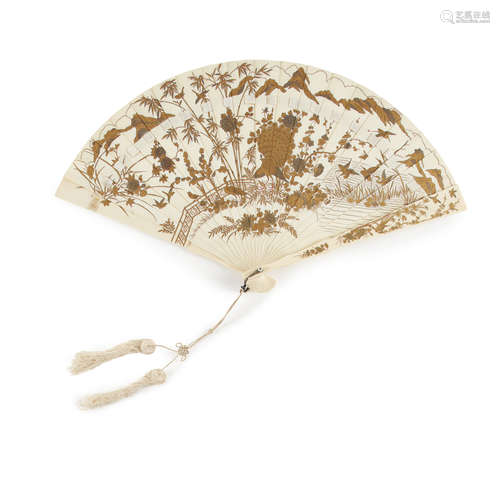 Y GILT-DECORATED IVORY BRISÉ FAN LATE QING DYNASTY fan