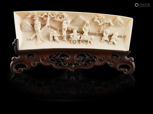 Y FINELY CARVED IVORY WRIST REST LATE QING DYNASTY/REPUBLIC PERIOD