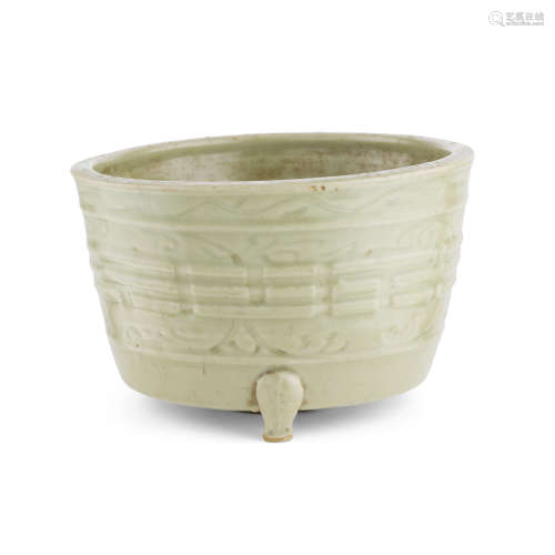 CELADON-GLAZED 'TRIGRAM' TRIPOD JARDINIÈRE MING DYNASTY