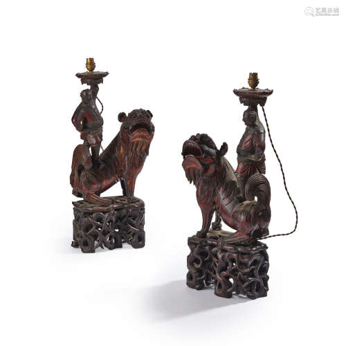 PAIR OF UNUSUAL EXPORT 'BUDDHIST LION' LAMPS QING DYNASTY, 19TH CENTURY