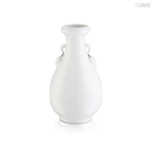 BLANC-DE-CHINE VASE MING DYNASTY