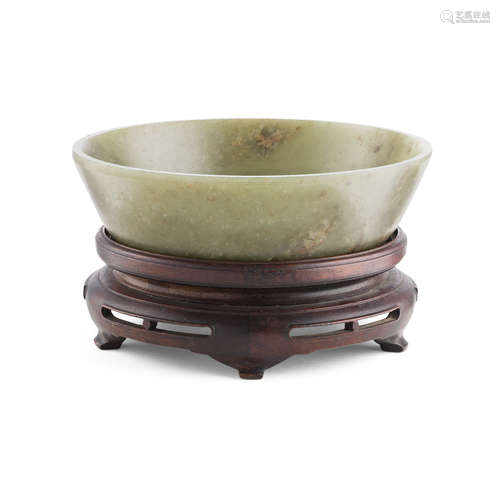 CARVED GREEN JADE SHALLOW BOWL QING DYNASTY, 19TH CENTURY