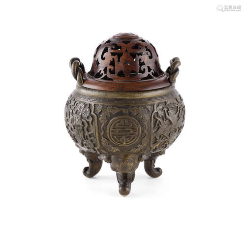 BRONZE TRIPOD CENSER AND WOOD COVER QING DYNASTY, 19TH CENTURY