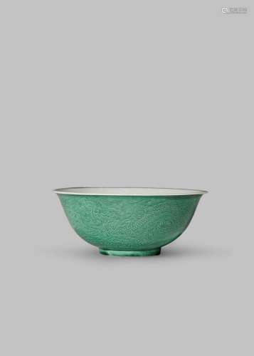 A RARE CHINESE IMPERIAL GREEN GLAZED 'DRAGON' BOWL