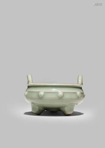 A SMALL CHINESE LONGQUAN CELADON INCENSE BURNER
