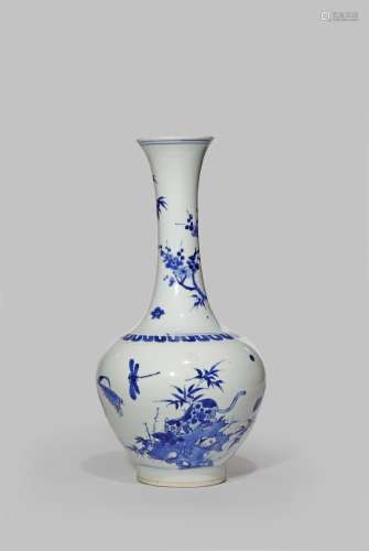 A CHINESE BLUE AND WHITE BOTTLE VASE