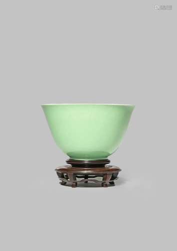 A CHINESE LIME GREEN GLAZED BOWL