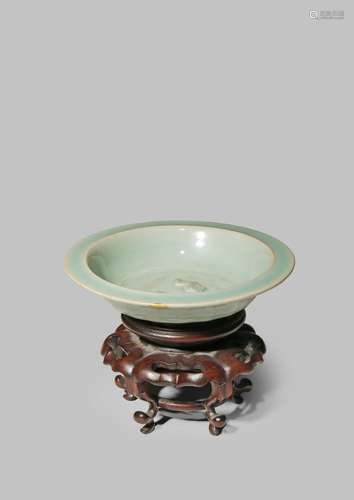 A SMALL CHINESE LONGQUAN CELADON GLAZED 'MARRIAGE' DISH