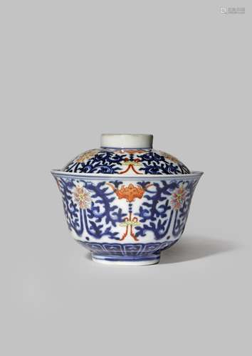 A CHINESE BLUE AND WHITE BOWL AND COVER