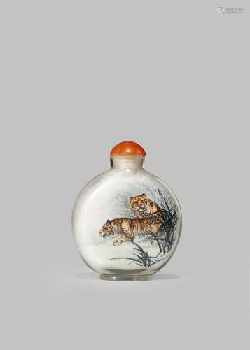 *A CHINESE INTERIOR DECORATED GLASS SNUFF BOTTLE BY GUANGZHONG