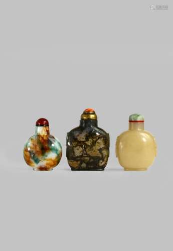 THREE CHINESE SNUFF BOTTLES