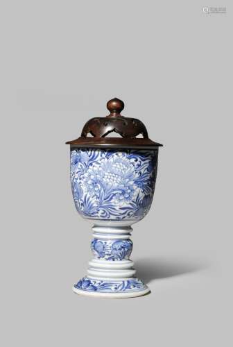 A CHINESE BLUE AND WHITE GOBLET