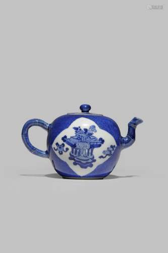 A SMALL CHINESE BLUE AN WHITE TEAPOT AND COVER