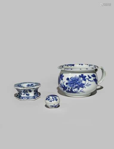 TWO CHINESE BLUE AND WHITE ITEMS FROM THE NANKING CARGO