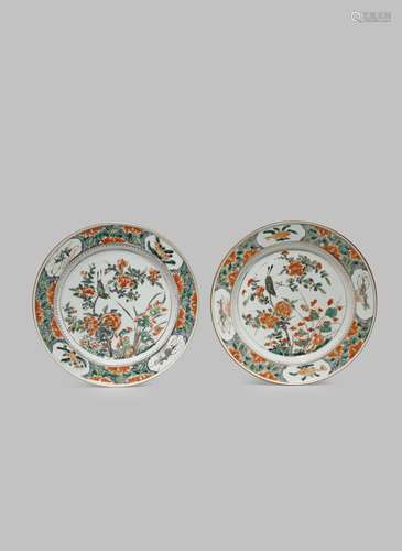 A PAIR OF CHINESE FAMILLE VERTE PLATES