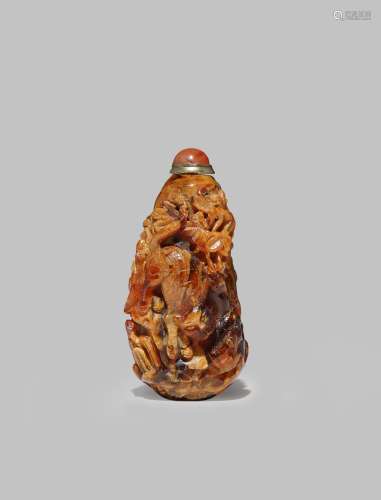 A CHINESE AMBER SNUFF BOTTLE
