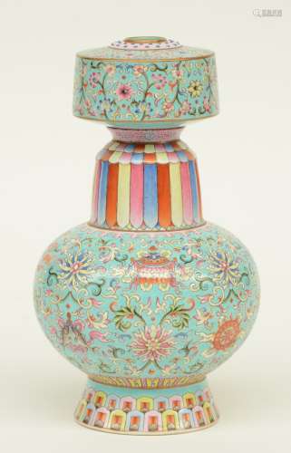 A fine Chinese famille rose vase, marked Jiaqing, H 26,5 cm