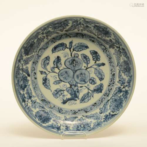 A Chinese blue and white Ming deep dish, Diameter 32 cm