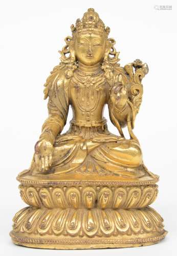 A Tibetan gilt bronz seated Buddha, 18thC, H 15 cm (restauration and minor damage on the bottom rim)