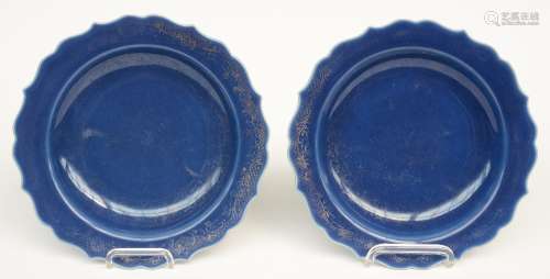 Two Chinese blue glazed and gilt decorated plates, 19thC, Diameter 27 cm