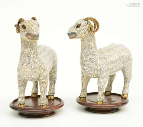 A pair of Chinese cloisonné figures depicting goats, on a wooden base, 19thC, H 16,5 cm (with base) / H 15 cm (without base)