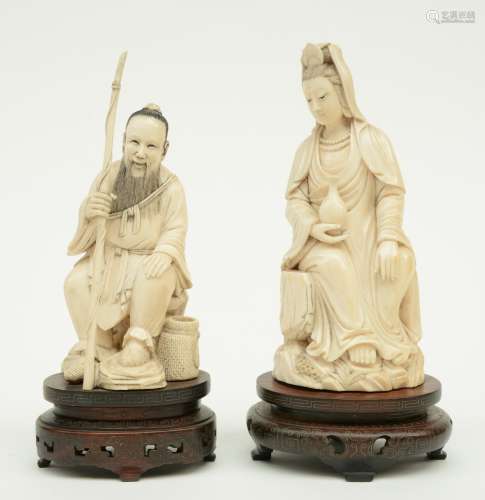 A Chinese ivory Guanyin seated on a rock, late Qing-dynasty, on a damascened hardwood plinth; added a ditto ivory fisherman, both sculptures with scrimshaw decoration, H 21,9 - 22,5 cm (with base) / H 17 - 17,9 cm (without base), Weight: ca. 482 - 761 g (with base) / ca. 420 - 690 g (without base)