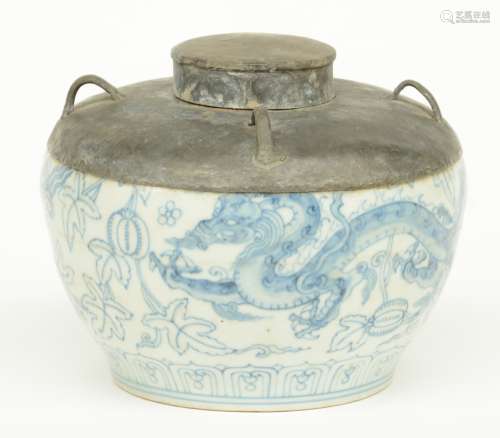 A rare Chinese blue and white dragon bowl with a lead cover, marked, H 14,5 cm (old repair)