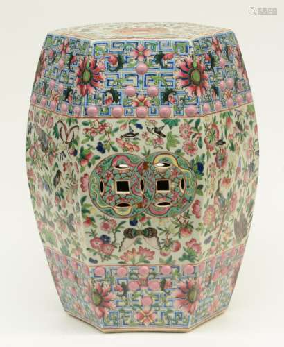 A Chinese famille rose garden seat decorated with birds, butterflies and dragons, 19thC, H 48 cm