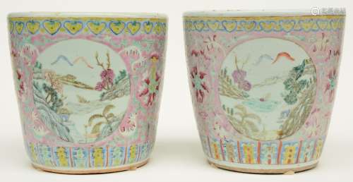 A pair of Chinese pink ground polychrome cache-pots, the roundels decorated with landscapes, 19thC, H 25 - Diameter 26 cm