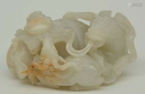 A Chinese finely carved white jade 'three rams' group, supporting a yin-yang symbol, 4,5 x 9,5 cm