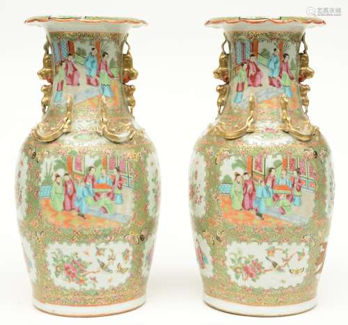 A pair of Chinese Canton vases with relief decoration, 19thC, H 42,5 cm (one vase with chip on the rim)