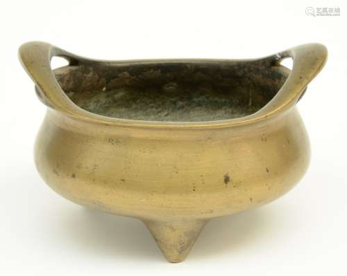 A Chinese bronze incense burner, with a Xuande-mark, 19thC, H 10,5 - Diameter 17 cm