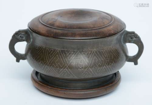 A small Chinese bronze incense burner with a wooden lid and base and silver inlay, marked, H 7,5 cm - W 13,5 cm