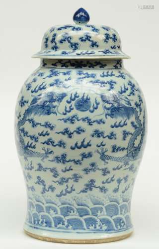A large Chinese blue and white vase with cover, decorated with dragons, 19thC, H 63 cm (chip underneath the lid)
